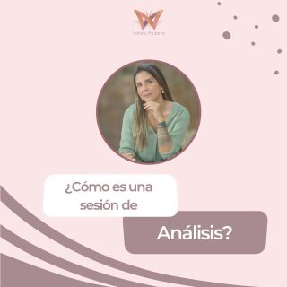 El Psicoanálisis o análisis, brevemente explicado, es una teoría del funcionamiento de la mente y una forma de intervenir sobre ella.

Una de las características del Psicoanálisis, es que ❌el analista NO tiene “la verdad” sobre lo que le sucede al consultante, en consecuencia, NO dice qué hacer❌

Sí, sé qué estarás pensando, ¿y entonces para qué ir a un analista si no me dirá qué hacer? ¿Entonces cómo planea ayudarme?🤷🏻🤷🏻‍♀️

Incluso la situación puede ser más desafiante si consideras que no decidimos de qué se hablará, no mandamos tareas, lecturas o a escuchar podcast por ejemplo. (✋🏼OJO nada de esto está mal, solo que no son herramientas usadas en un tratamiento analítico)

En análisis trabajamos con el contenido que la persona trae a cada una de sus consultas, trabajamos con la ASOCIACIÓN LIBRE del consultante✨ no introducimos ningún tema que no venga de la iniciativa del interesado.

🙋🏻‍♀️Te explico un poco más…

Muy tempranamente Freud se percató que sus consultantes querían ser escuchados antes que dirigidos por el médico. Entonces, luego de mucho explorar, terminó optando por alentar y dejar que las personas hablaran y se expresaran libremente, sin restricción alguna y sin censura, con el objetivo de facilitar el acceso a los contenidos profundos de aquel, a sus CONTENIDOS INCONSCIENTES💫

La labor del analista consiste en escuchar activamente para ayudar al consultante a relacionar y dar sentido a la información que trae, principalmente ayudarle en la ampliación del conocimiento de su propio mundo psíquico🤝🏻

Básicamente, ayudarle a entender POR QUÉ ES CÓMO ES y POR QUÉ SUFRE O SE INQUIETA con los temas que le aquejan.

Las herramientas usadas por el analista son principalmente intervenciones verbales que apuntan a los estratos conscientes, preconscientes e inconscientes💫 de la mente del consultante (sobre todo estos últimos)

Que el consultante hable de lo que quiere, cómo quiere y cuando quiere en su sesión de análisis, es la mejor oportunidad para que se visibilicen más fácilmente las intenciones detrás de lo que le sucede, aquello que puede estar reprimido o excluido de la consciencia🍃

#psicoanalisis  #psicoanálisis  #freud  #pty