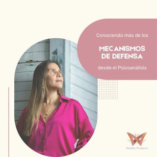 Los mecanismos de defensa (MD) 🛡️son operaciones estratégicas “defensivas” que lleva adelante nuestro inconsciente para afrontar la realidad cuando esta nos resulta dolorosa o difícil; bien sea porque:

🫣nos presiona a resolver algo cuando no estamos listos, 
😖porque la experiencia es muy intensa y nos sobrepasa o 
🥴simplemente resulta inaceptable, 

☝🏼Hablo de situaciones genuinamente humanas, nada extraño, como por ejemplo sentir envidia, celos, frustración, culpa, odio, incluso amor y deseo.

Estos mecanismos ponen en pausa ⏸️ la comprensión de lo que NO estamos listos para entender o afrontar. 

Es como si nos quisieran dar un poco de tiempo antes de tener que resolver, ya que esto implica un esfuerzo que no siempre se está dispuesto a realizar en el momento.

Estas operaciones psíquicas, al ser INCONSCIENTES, son involuntarias, no las planeamos ni elegimos. 🙋🏻‍♀️ Y las usamos TODOS, indistintamente a si se está sano o comprometido emocionalmente de alguna manera.

Los mecanismos de defensa 🛡️ funcionan para ayudar a tramitar las frustraciones, amenazas y angustias de la realidad externa (de las situaciones de la vida🏡) y de nuestra realidad interna 😶‍🌫️(preocupaciones acerca de nosotros mismos). 

Los MD no son bueno o malos, solo SON NECESARIOS💡. 

Pero pueden llegar a ser poco útiles cuando evitan, de sobremanera, que accedamos a emociones o conocimientos que nos pueden ayudar a madurar o funcionar de mejor forma con nosotros mismos y con los demás.

Los MD más conocidos son: la proyección, el humor, la represión u olvido y la intelectualización, aunque hay muchos más.

¿Te interesa saber de alguno en particular? 🙇🏻‍♀️

#psicoanalisis #psicoanálisis #psicoterapia #freud #psicologia #psicología #panama #saludmental#psicoanalistaenpanama #psicoanalista